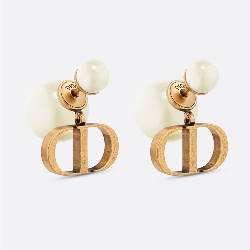 Dior Tribales Earrings
Antique Gold-Finish Metal with White Resin Pearls - Picture 4 of 6